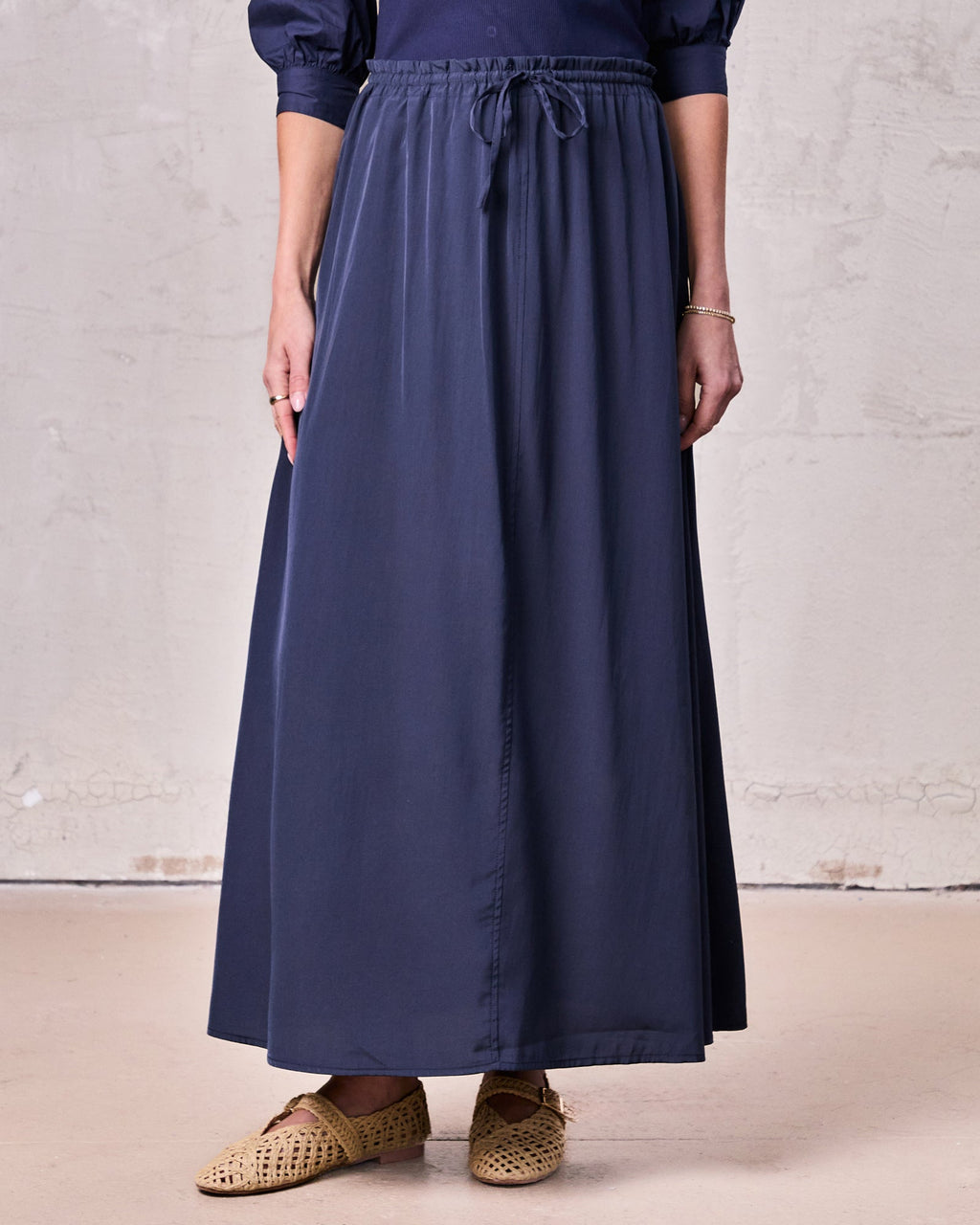 DRAWSTRING RUFFLE SKIRT-NAVY-1