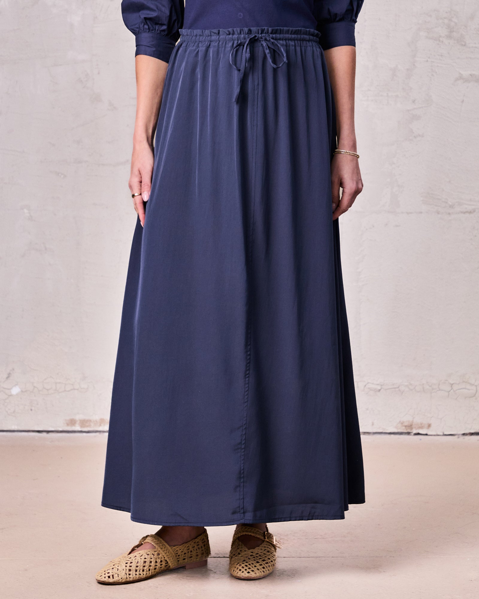DRAWSTRING RUFFLE SKIRT-NAVY-1