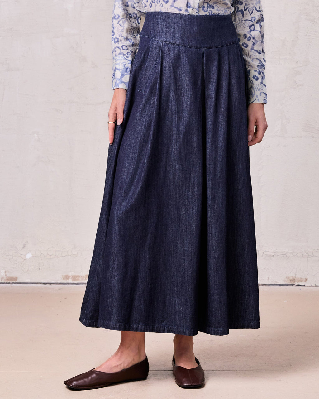 Inverted Yoke Pleat Skirt-Dark Blue-1