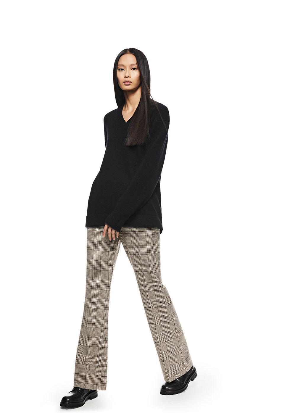 Merino Wool V-Neck Sweater (Black)-4