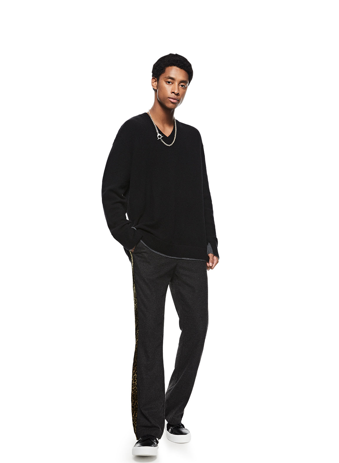 Merino Wool V-Neck Sweater (Black)-2
