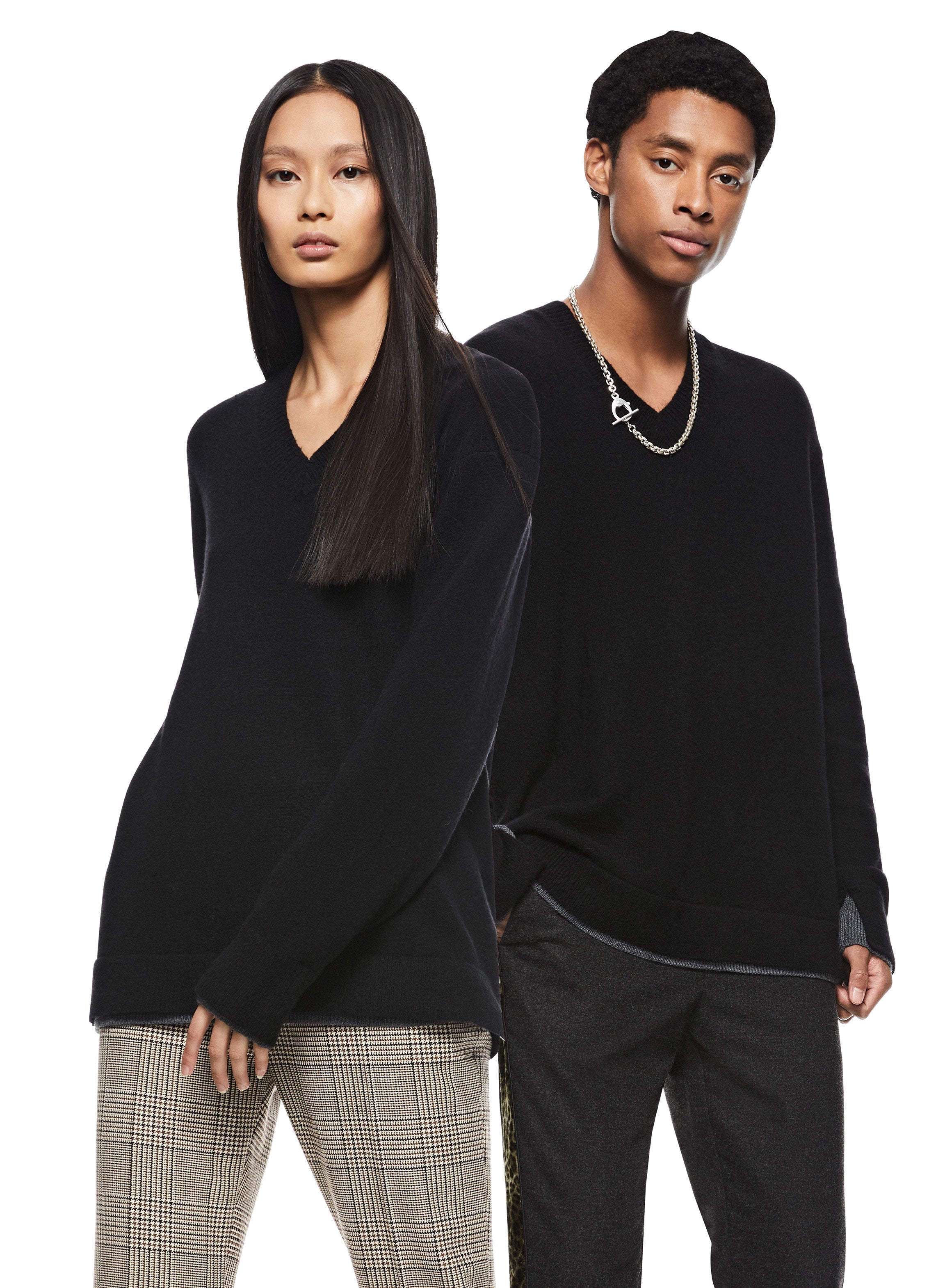 Merino Wool V-Neck Sweater (Black)-1